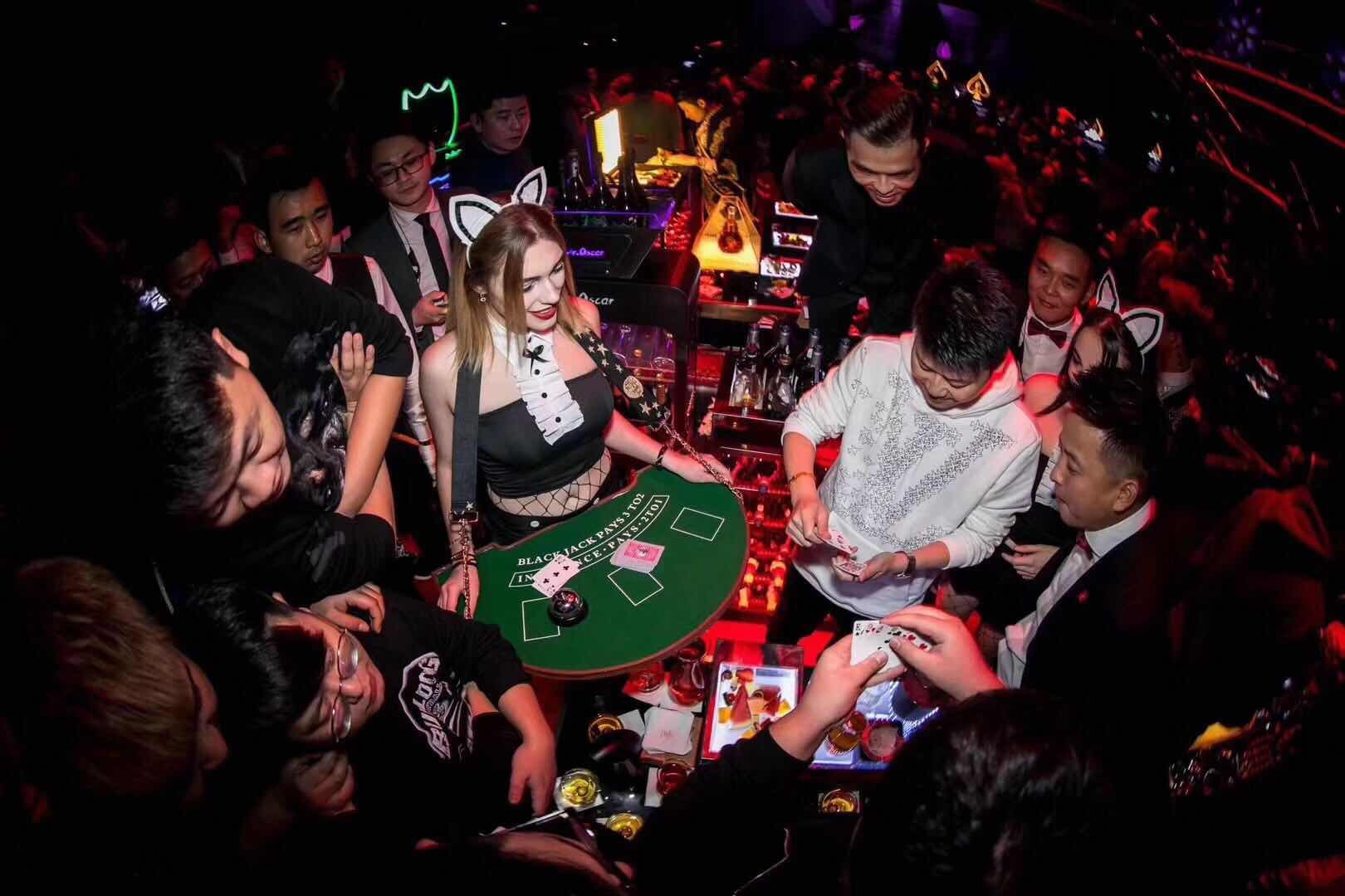 pk酒水酒吧新款气氛道具移动桌夜互动桌赌桌创意