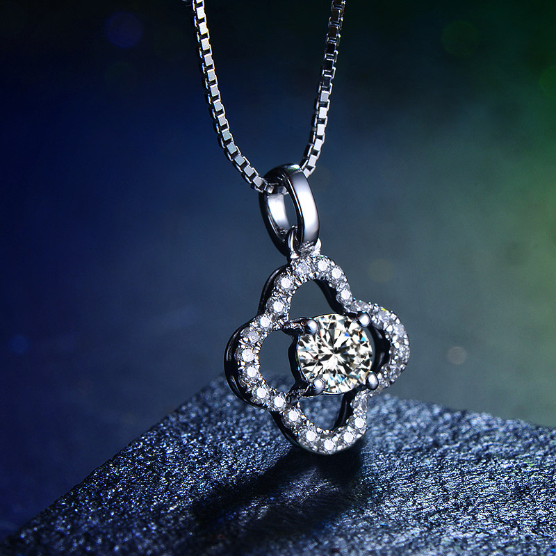 吊坠钻石裸钻婚饰项坠项链四爪群久之颈饰