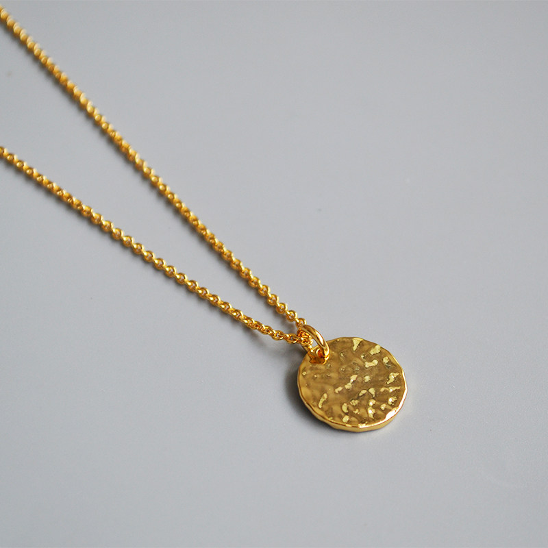 法式小众设计锤面圆复古金色钱币吊坠简约气质项链