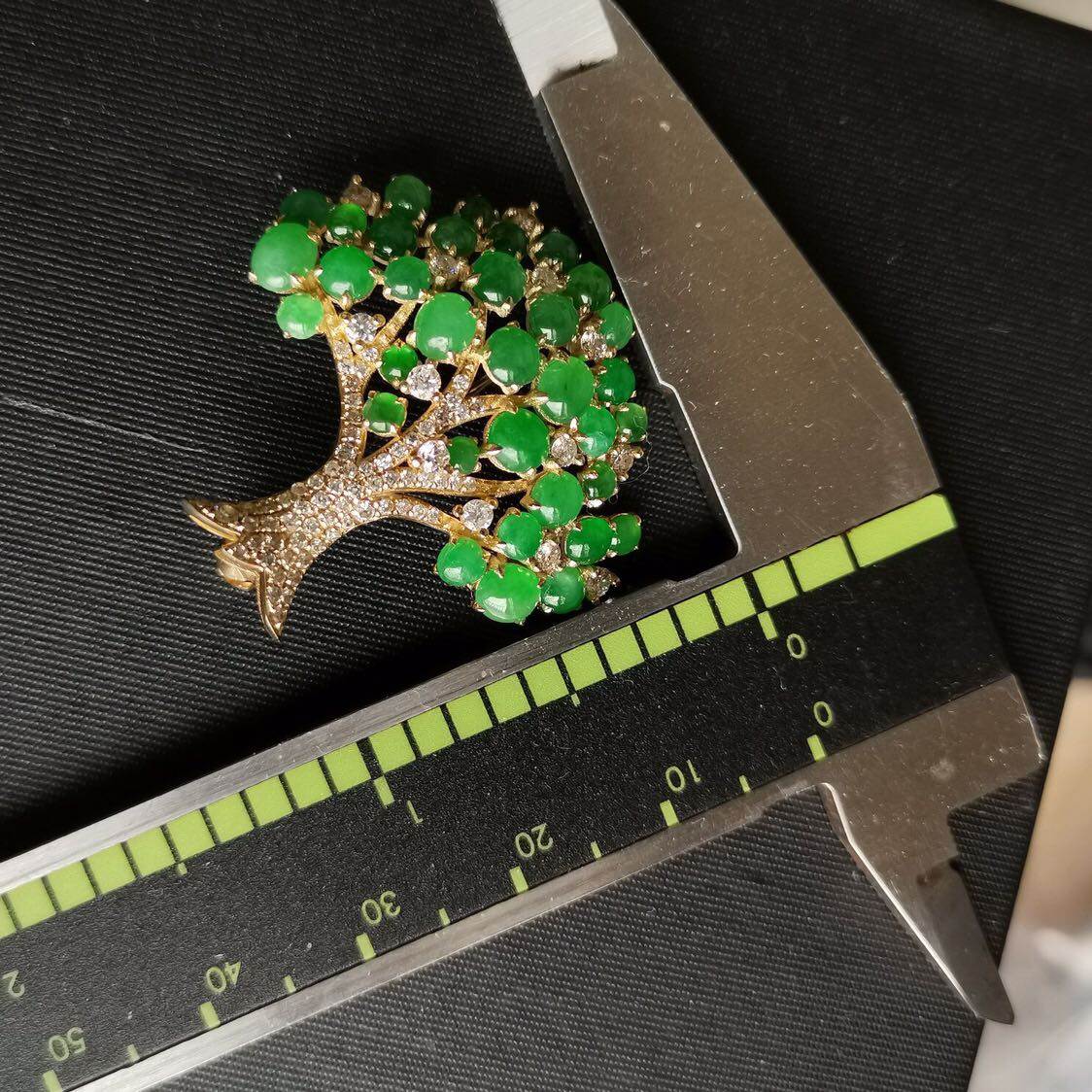 天然翡翠树挂挂件9k金真钻镶嵌胸针吊坠两用国风项坠