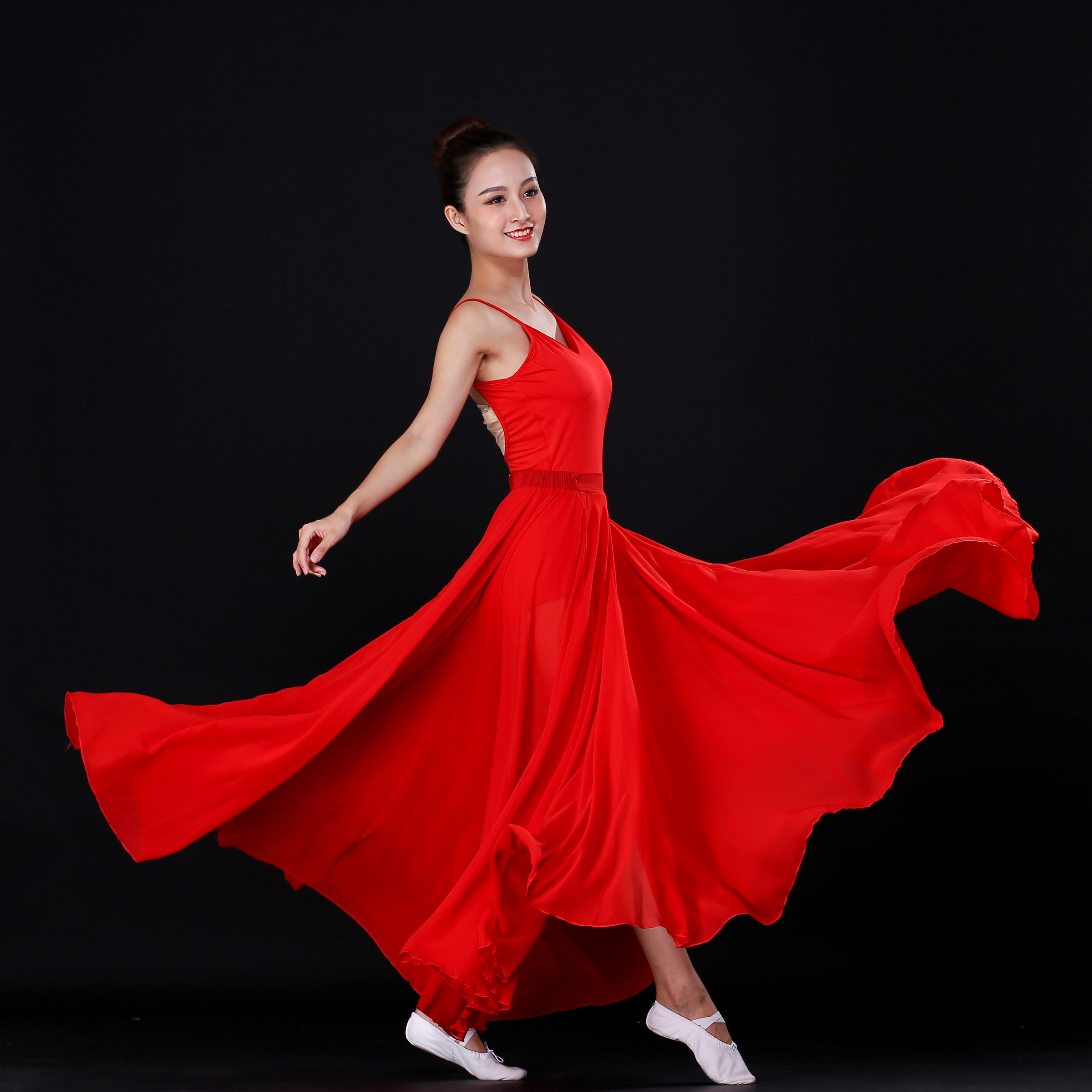红色吊带舞蹈连衣裙720度飘逸裙摆青春现代舞演出服民族服装