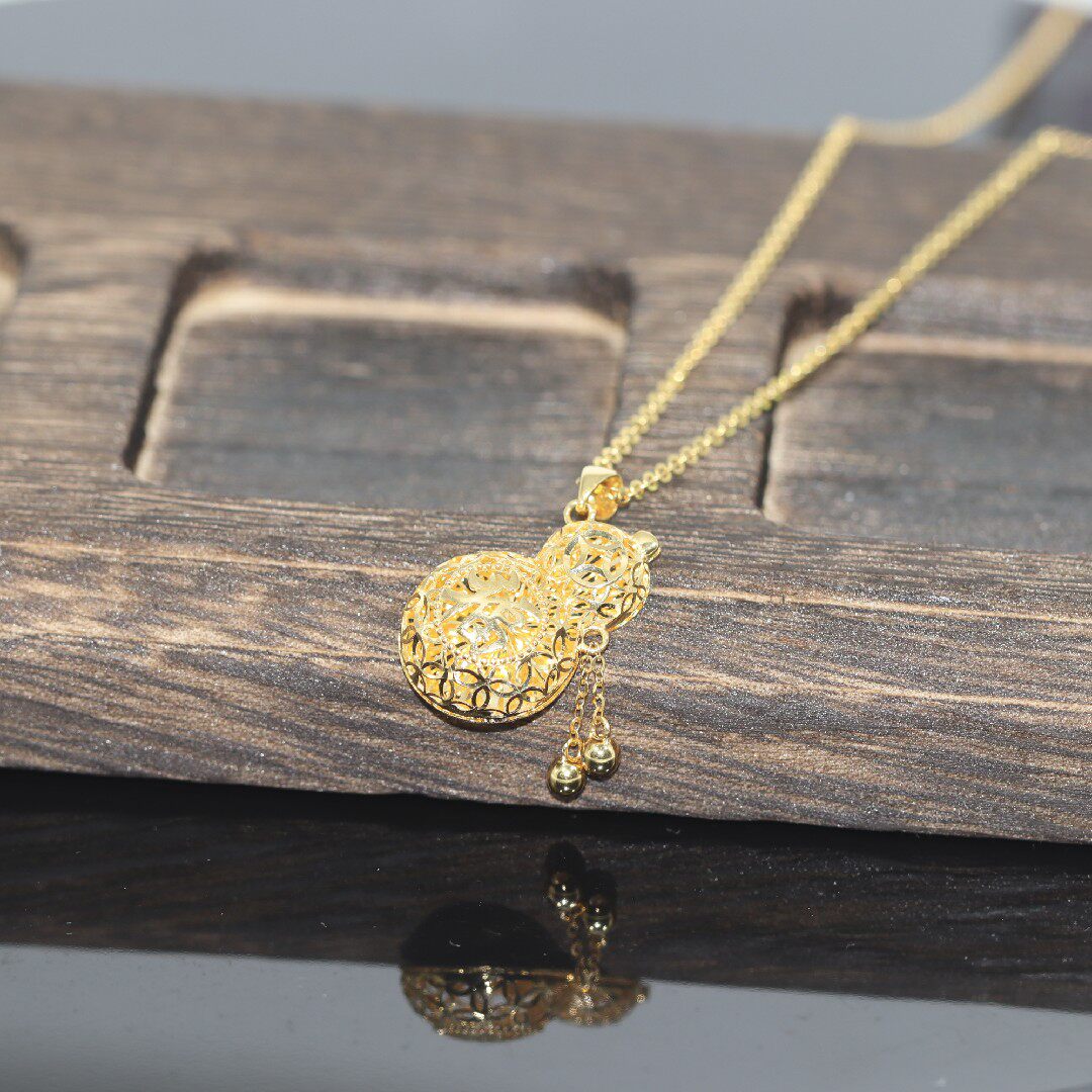 18k黄金素金立体空心心福吊坠颈饰