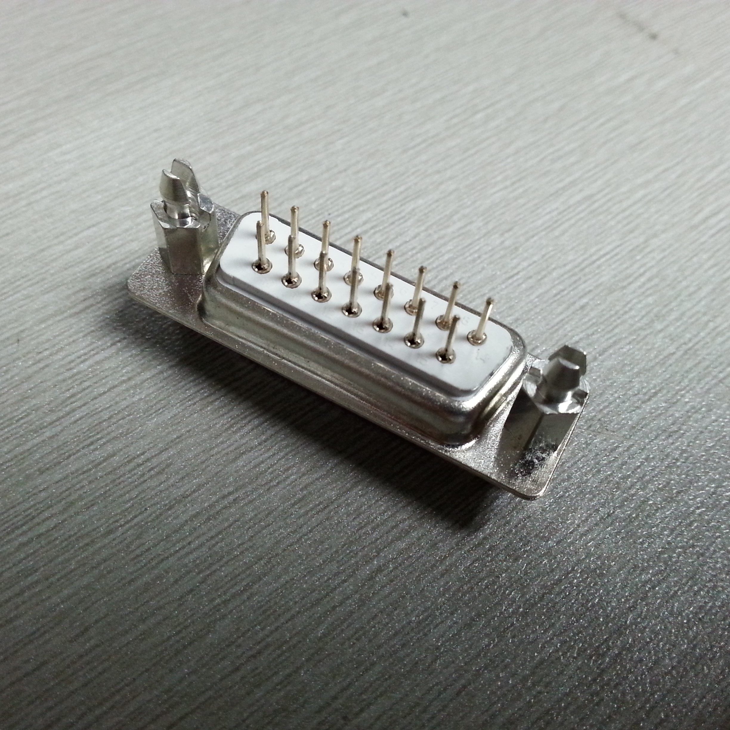 优联康dp15pin直插式母头连接器冲针镀全金焊15孔矩形连接器