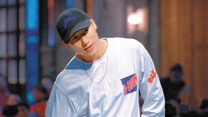 the v brand 杨文昊viho原创潮牌纯棉圆领男士宽松纯色打底t恤