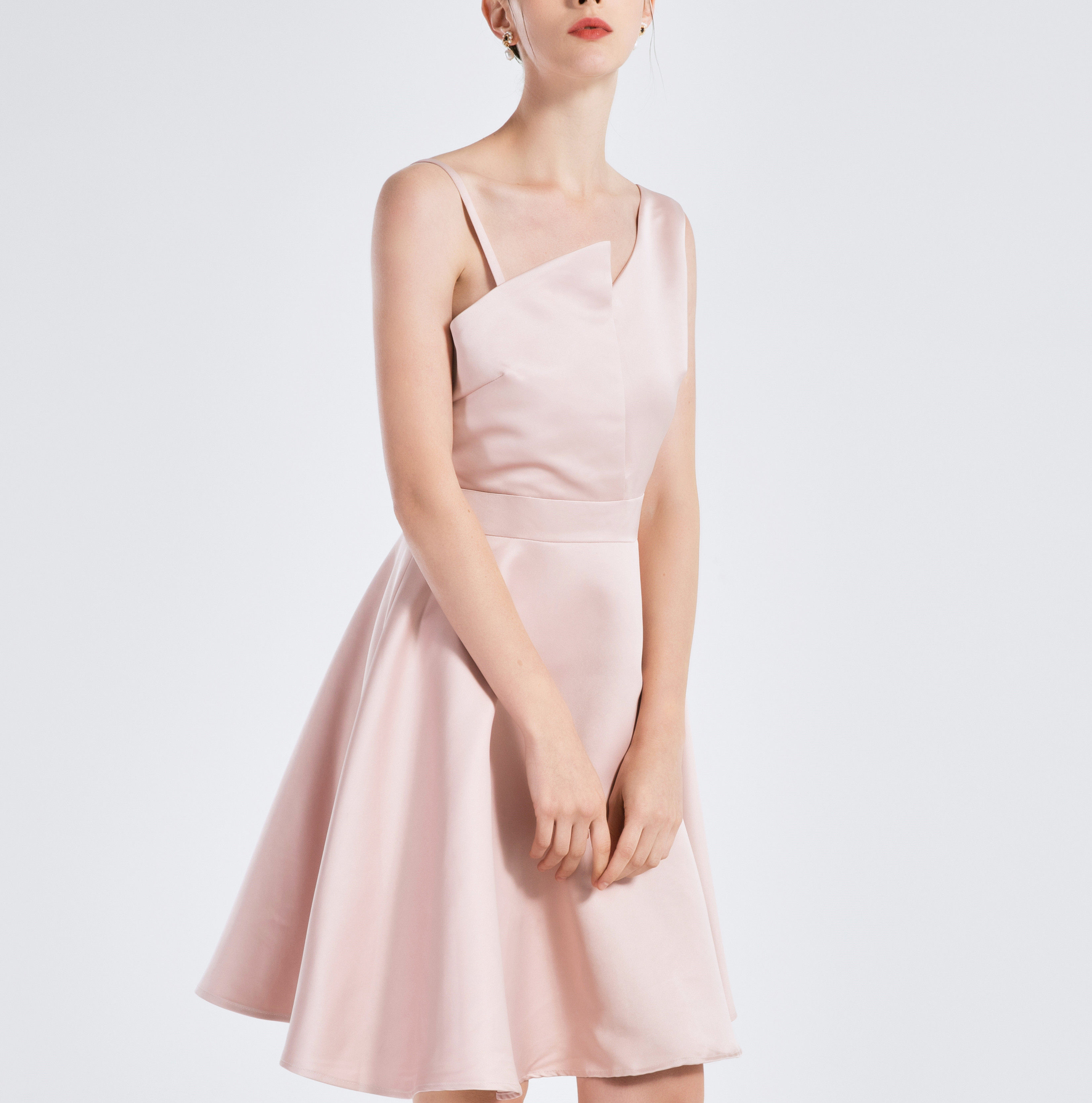 新品不规则抹胸吊带连衣裙粉色伴娘宴会聚会生日连衣裙