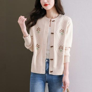 Embroidered sweater cardigan ແມ່ຍິງພາກຮຽນ spring ແລະດູໃບໄມ້ລົ່ນຂອງແມ່ອາຍຸກາງຂອງເສື້ອກັນຫນາວພາກຮຽນ spring 2024 ຮູບແບບໃຫມ່ knitted ແບບນອກ