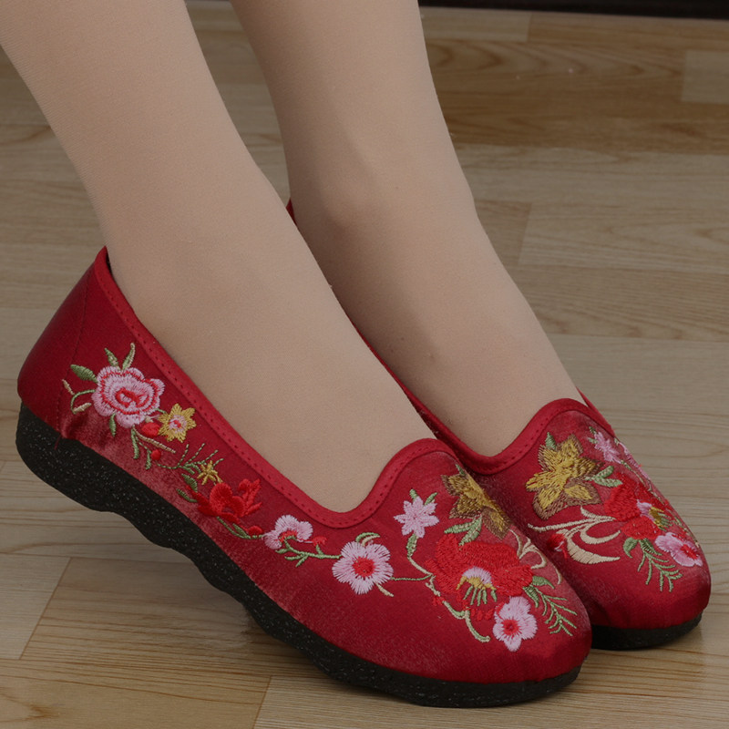 老北京布鞋民族风绣花鞋平底广场广场舞舞蹈鞋汉服妈妈红色布鞋