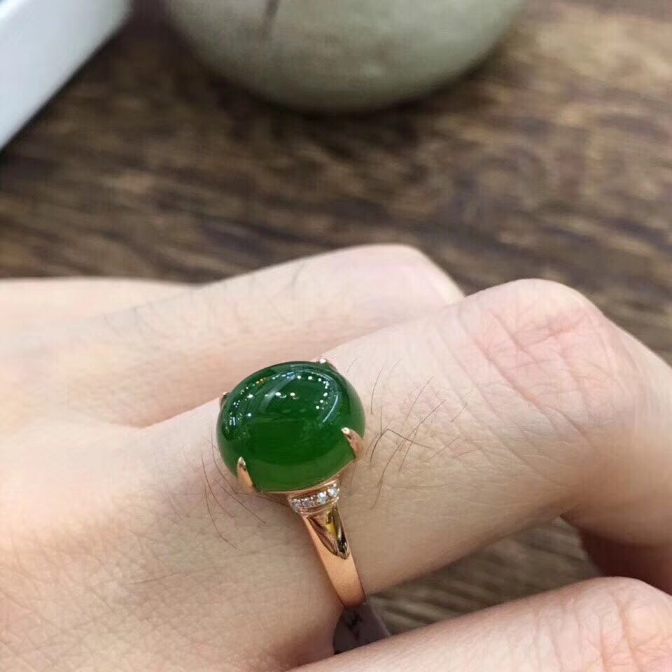 时尚简洁玉石戒指镶嵌18k金戒指女天然翡翠包和田碧玉指环情人节