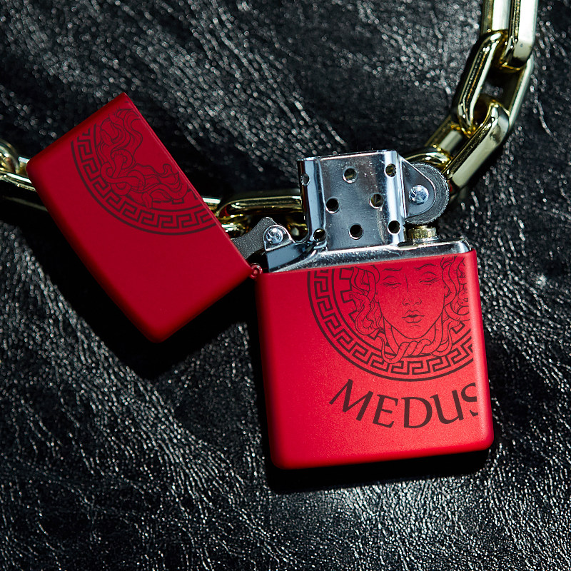 zippo男士 打火机正品 限量版 正版 红色哑漆美杜莎磨砂经典 款 送