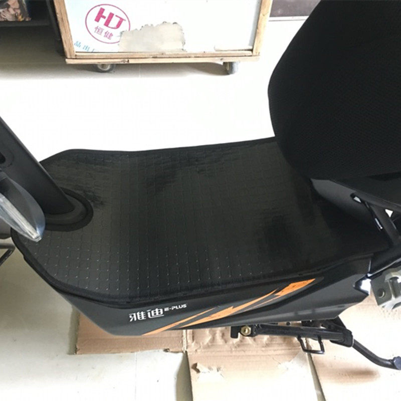 雅迪极光轻摩版yd500dqt2b电动车脚垫脚踏垫子皮革包边电动车脚垫
