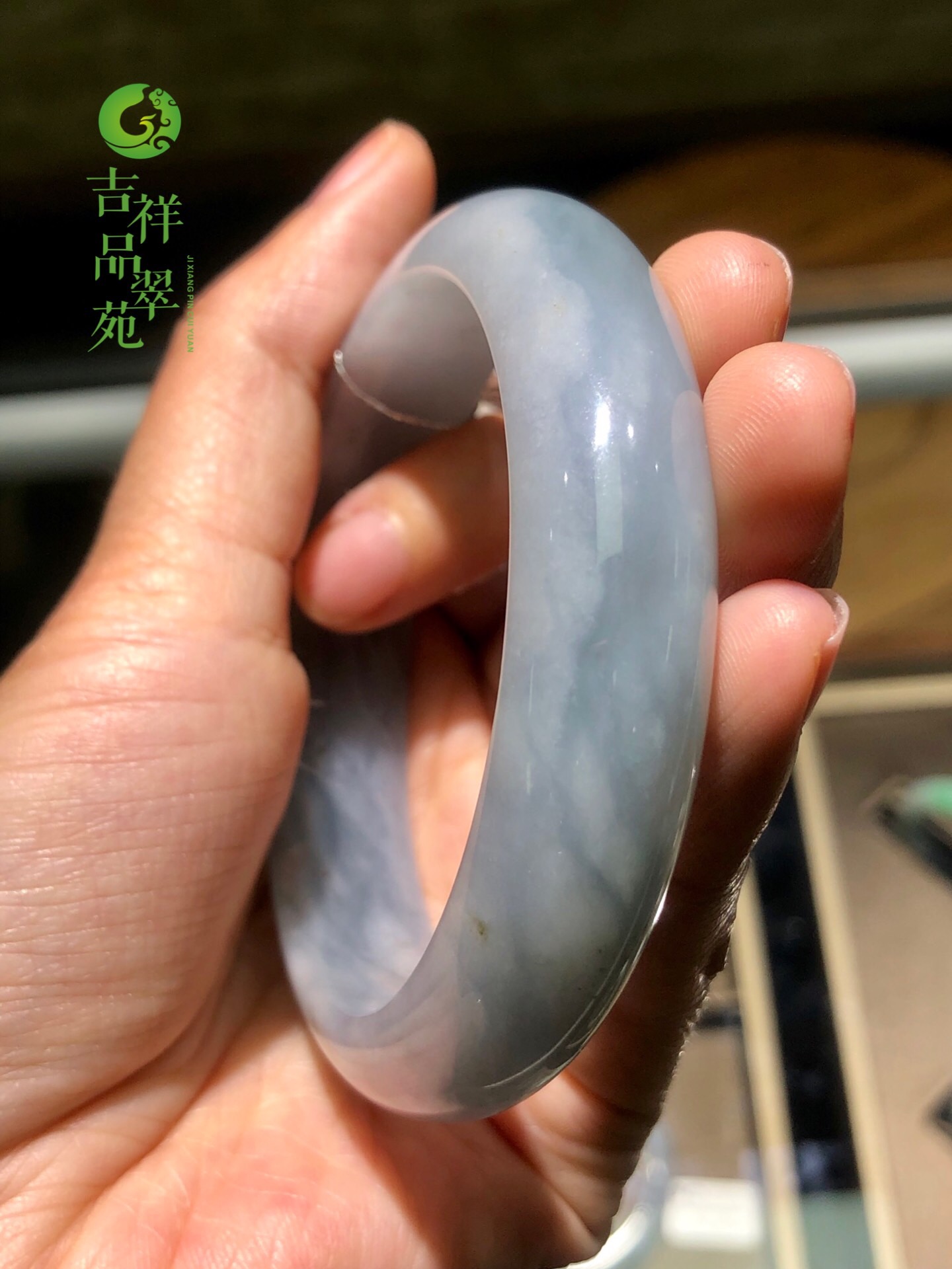 天然翡翠冰蓝底起胶圆种水不错质地细腻独立证书手镯