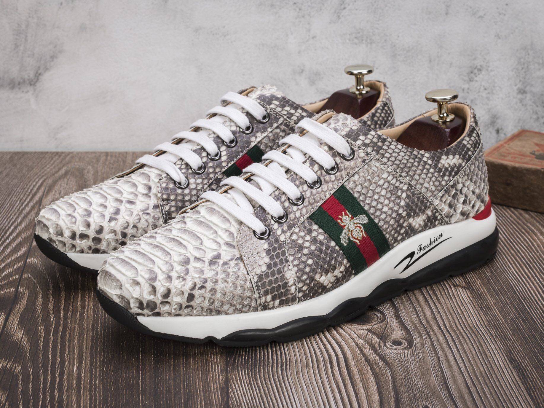 蛇皮鞋男2020春季新款正品真皮时尚休闲百搭运动鞋系带蟒蛇皮男鞋