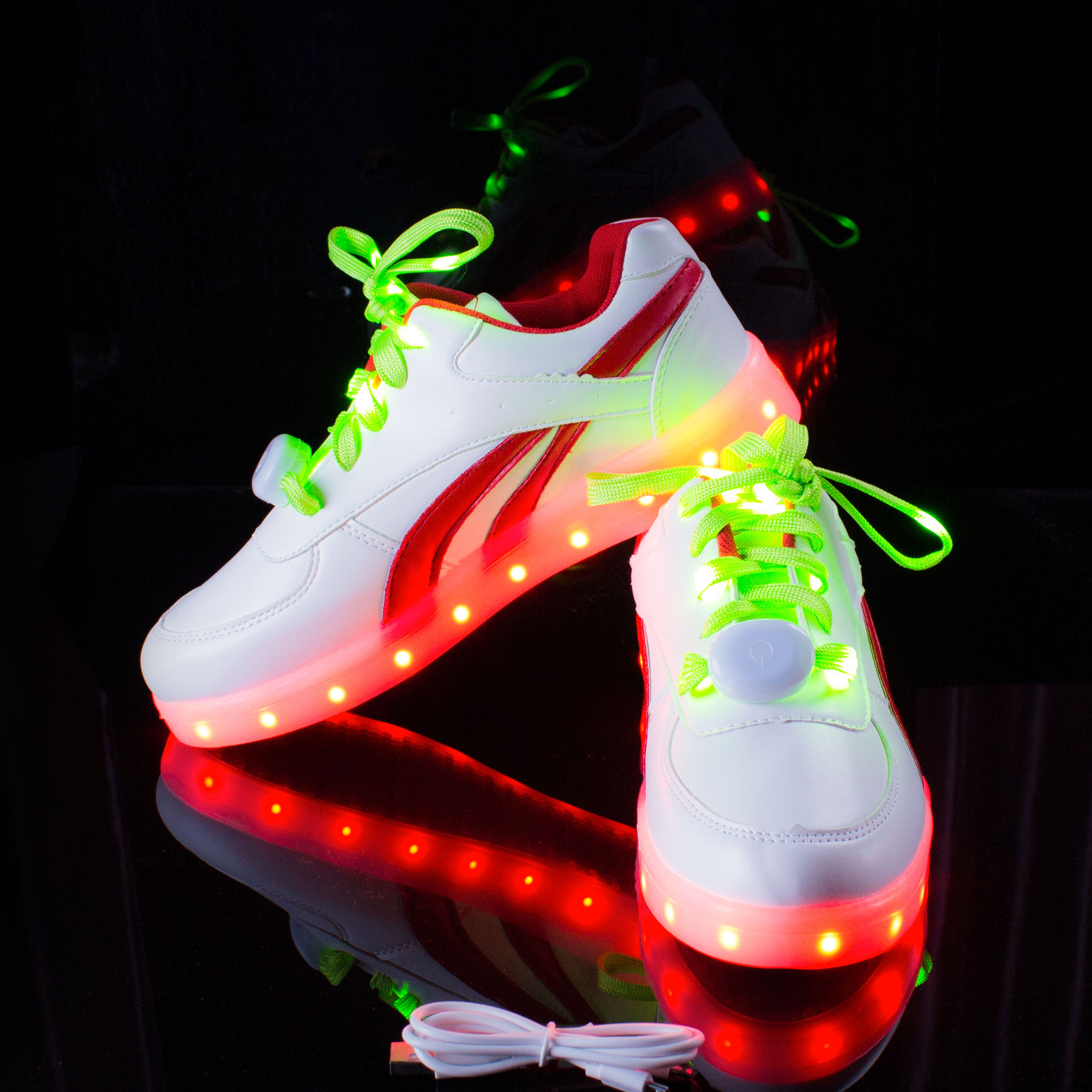 [淘宝网] usb充电会发光的鞋子男女鬼步舞蹈板鞋单鞋春秋荧光夜光闪光