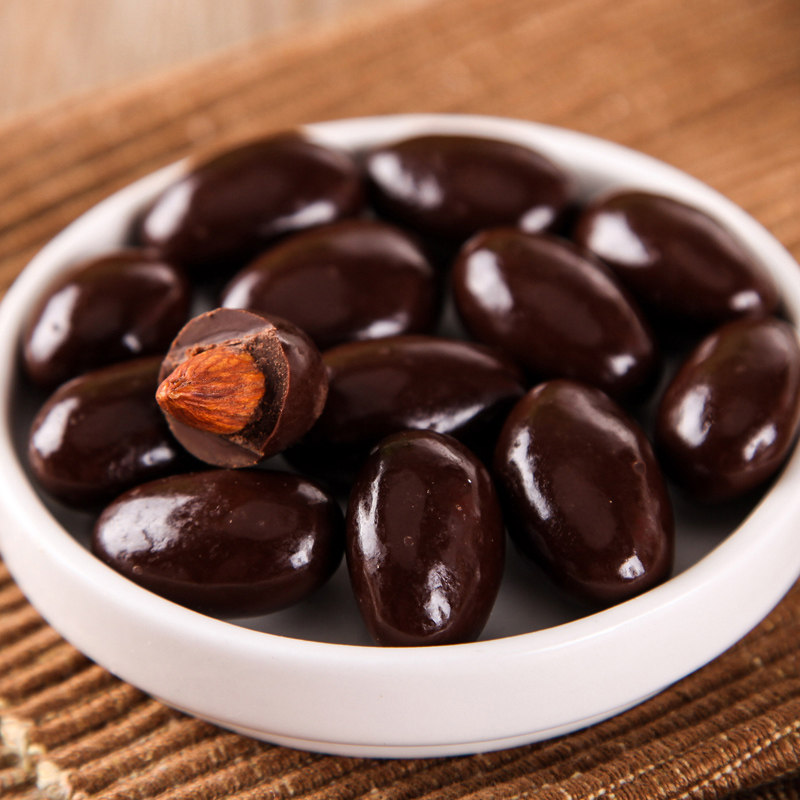 巧克力明治meiji巴旦木夹心黑80g5盒杏仁夹心夹心巧克力