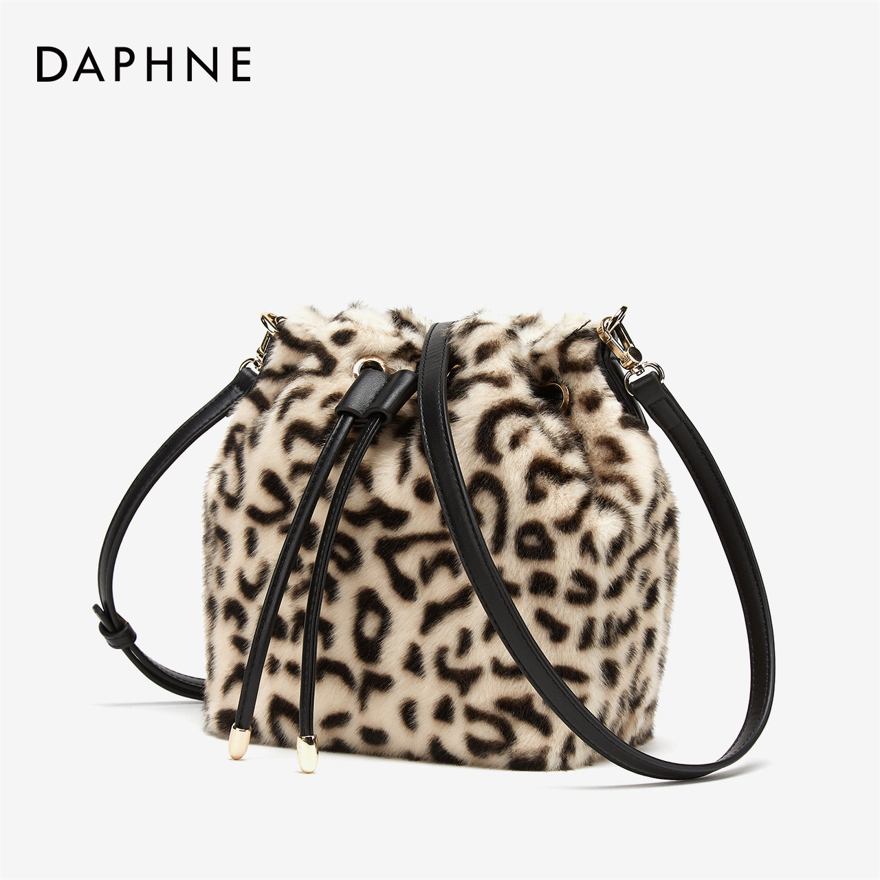 达芙妮女包包2020春季新款专柜正品毛绒时尚豹纹水桶包单肩斜挎包