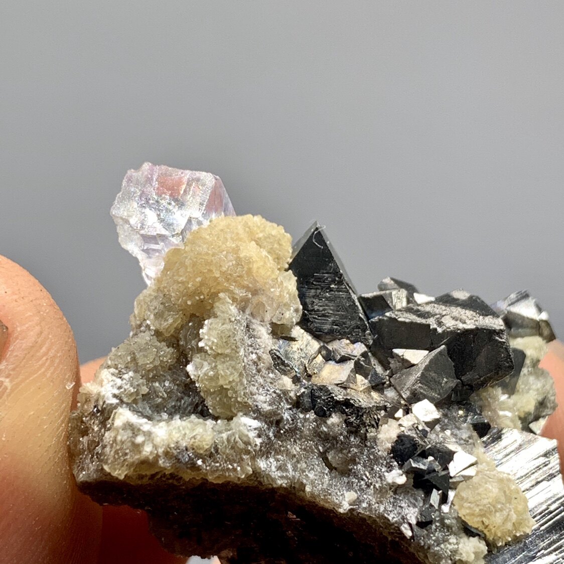 瑶岗萤石毒砂云母天然矿物晶体标本矿石原石摆件