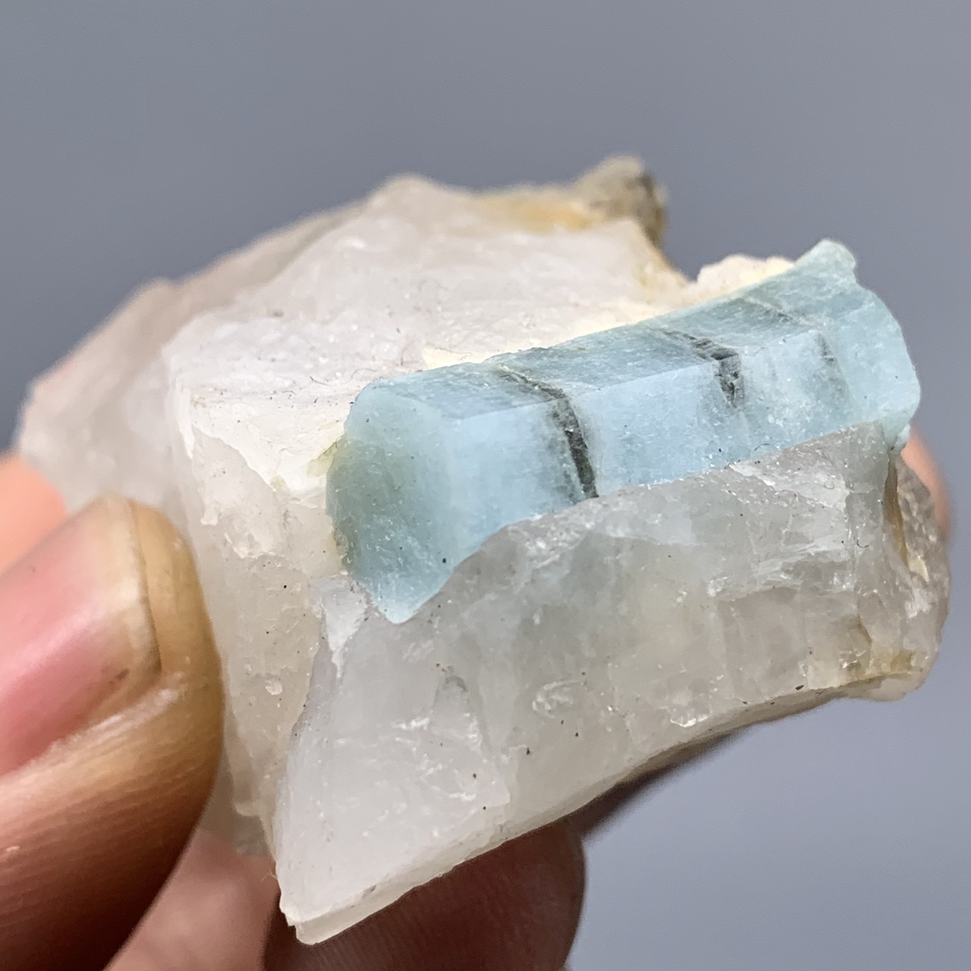 柱状海蓝宝石柱石天然矿物晶体教学标本矿石原石摆件