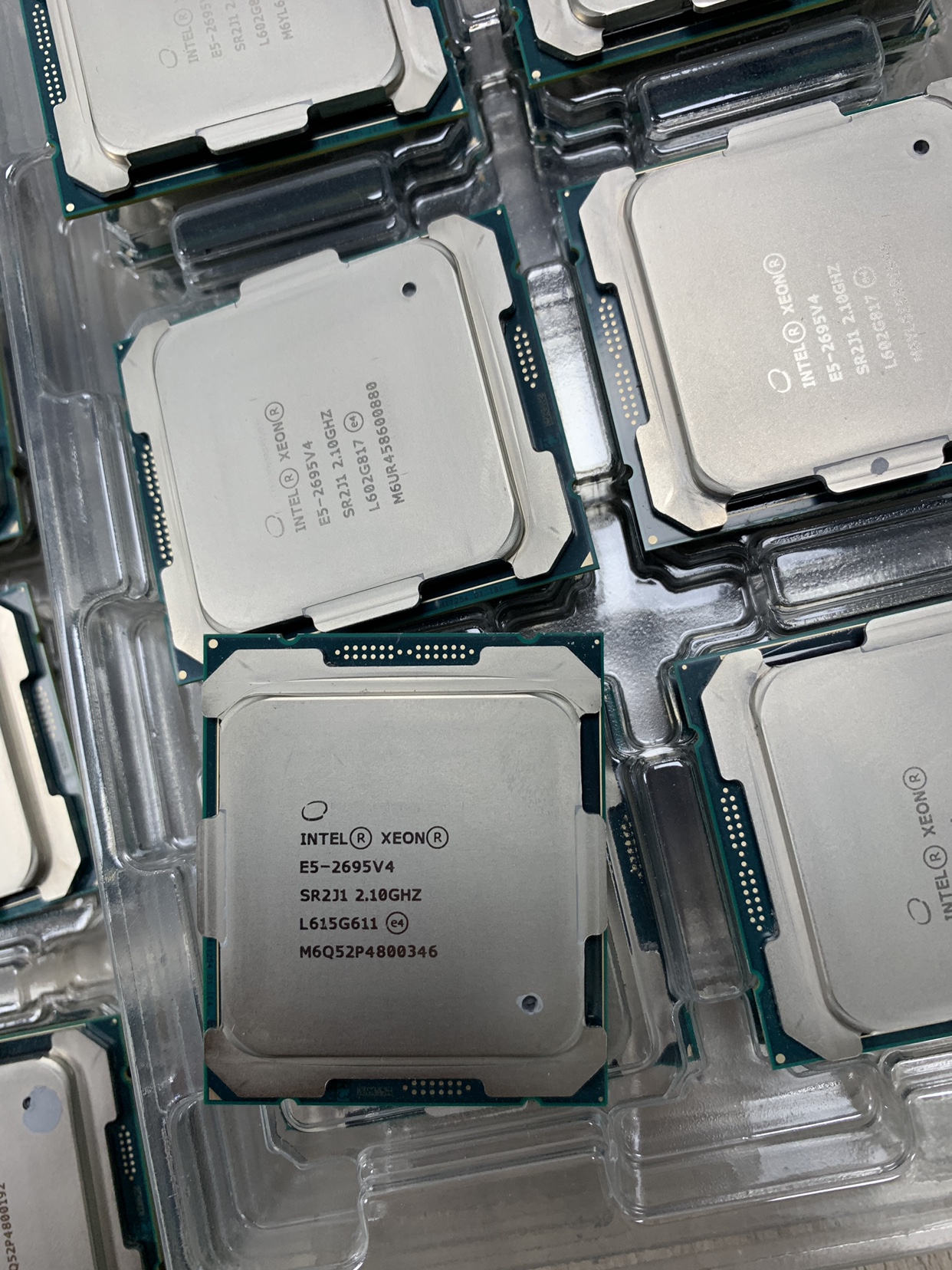 英特尔服务器cpue52695v4sr2j1原装正式版主频210ghzcpu