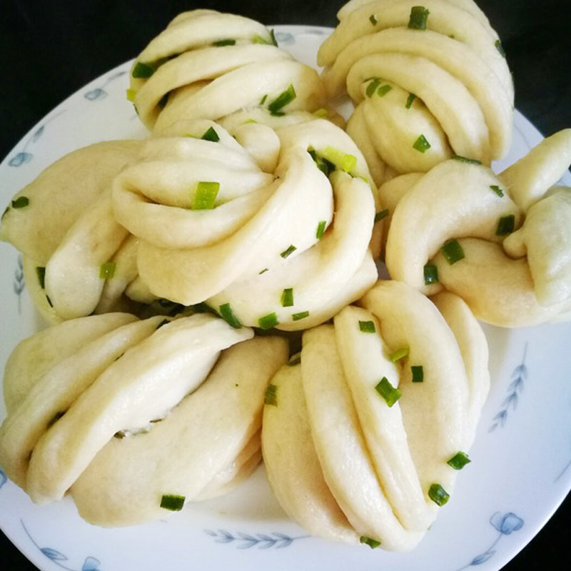 馒头早餐葱油花卷酒店面点咸味葱香包子速冻包点