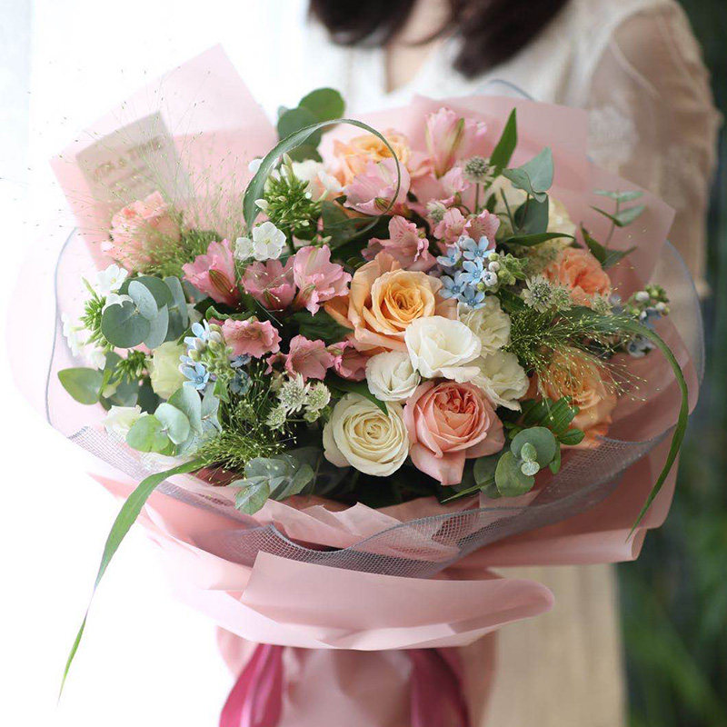 高端定制韩式混搭花束束手捧花康乃馨生日礼物鲜花速递同城