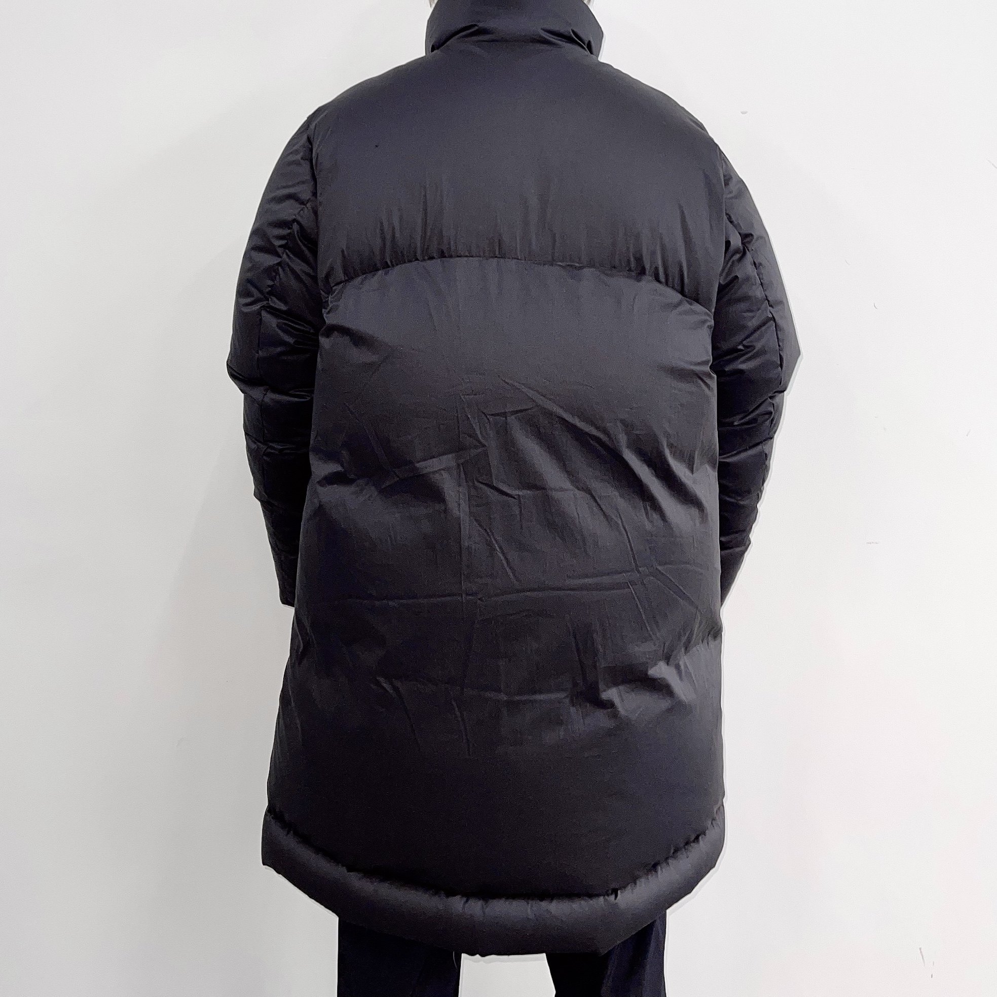 ambush秋冬黑色手臂胶牌logo细节剪裁长款羽绒服羽绒服