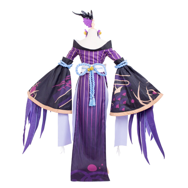 想要cos她当然得准备一套可爱的cos服装了,这套萌萌哒装备非她莫属,穿