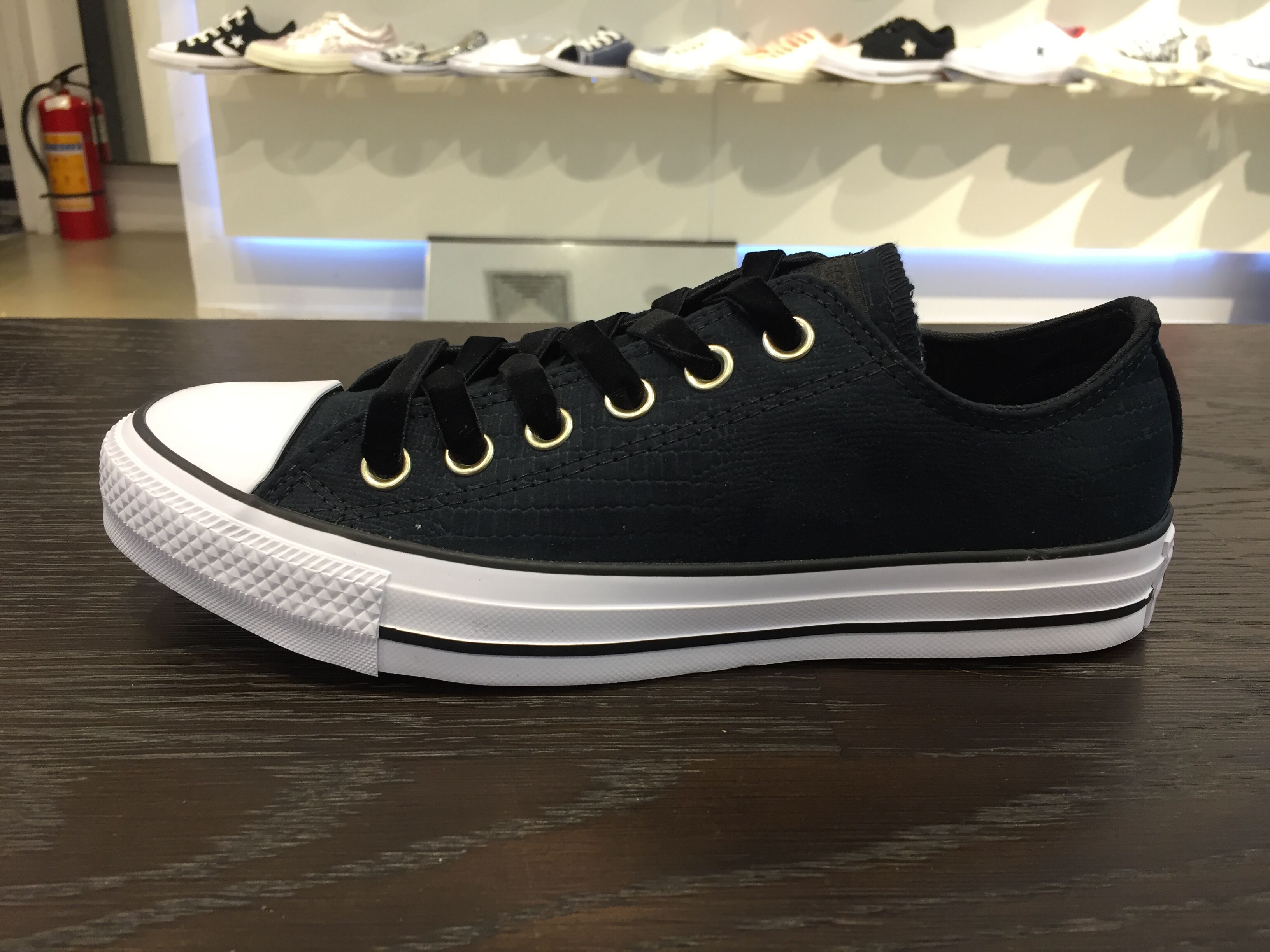 低帮酷动正品匡威converse黑色丝绒鞋带皮面561705c板鞋