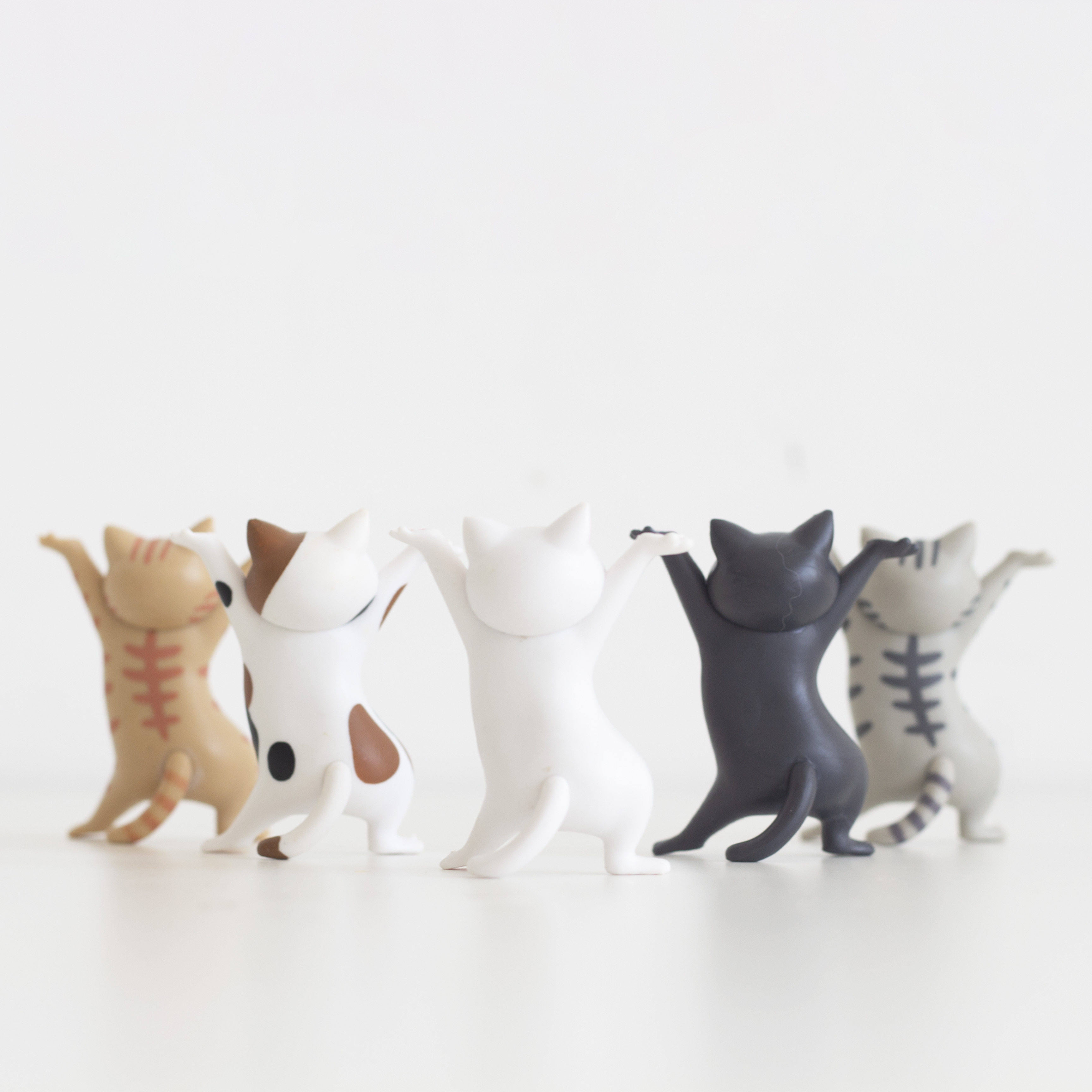 笔架日本qualia猫猫扭蛋可爱举笔猫咪骚猫文具猫抓板