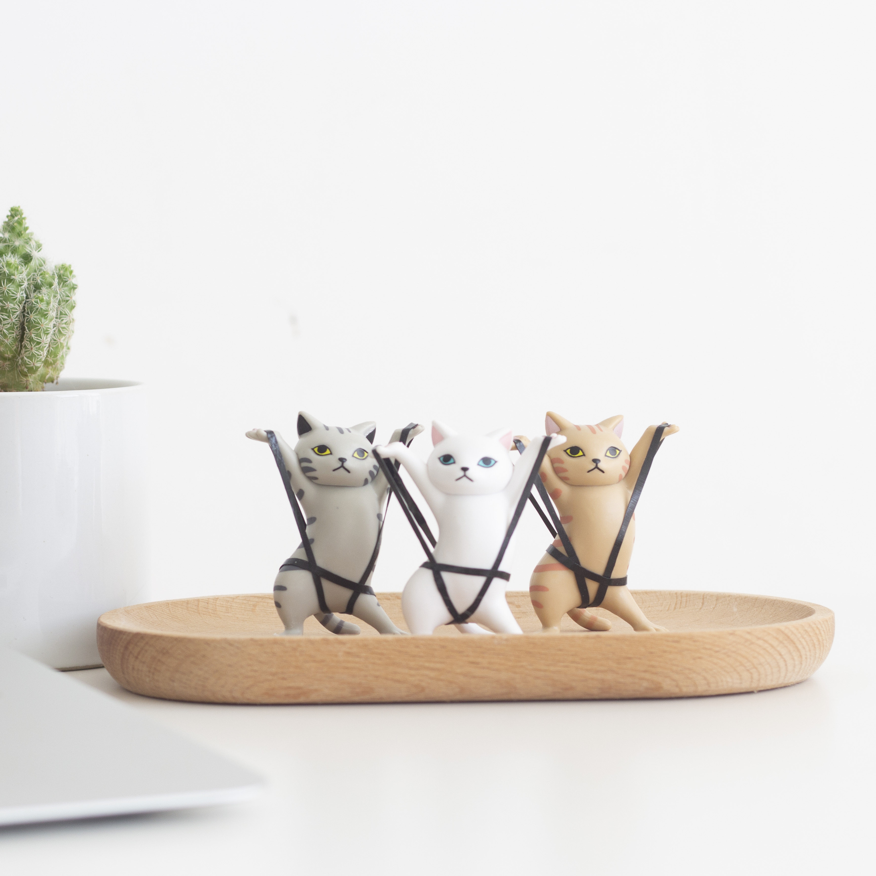 笔架日本qualia猫猫扭蛋可爱举笔猫咪骚猫文具猫抓板