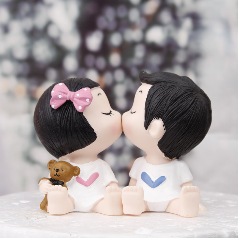 泡泡马卡龙ins网红亲吻娃娃亲嘴情侣情人节七夕节日装扮用品