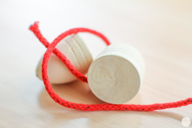 健身大号木质陀螺民间运动木制抽打不死怀旧陀螺