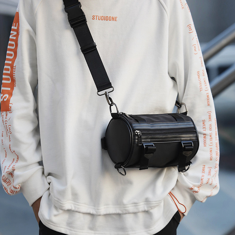 工装风斜挎包男潮牌单肩包街头潮流嘻哈圆筒ins小包日系土酷包女