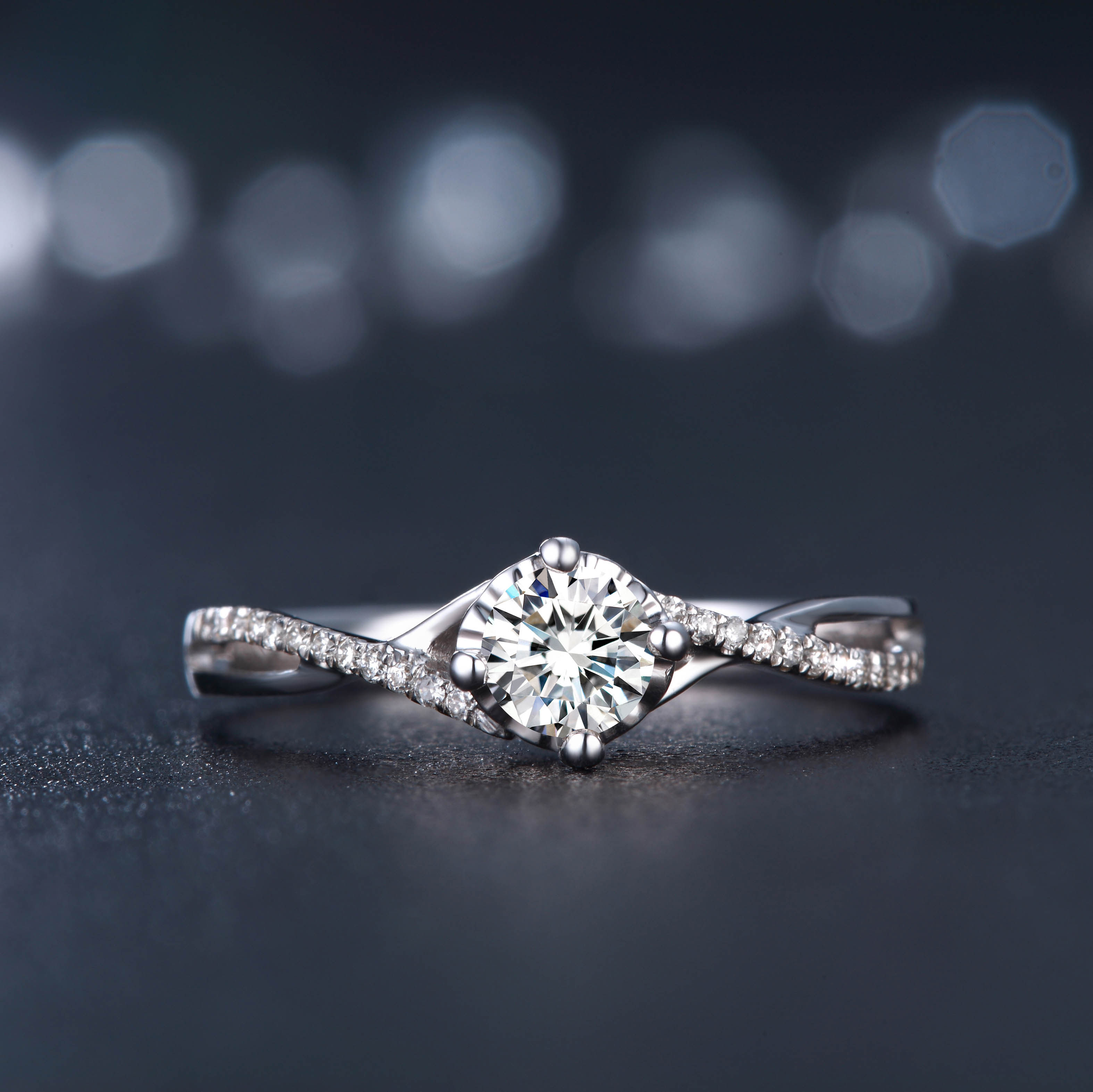 珂兰钻石旗舰店18k金钻石戒指女结婚30分50分钻戒定制求婚戒官网