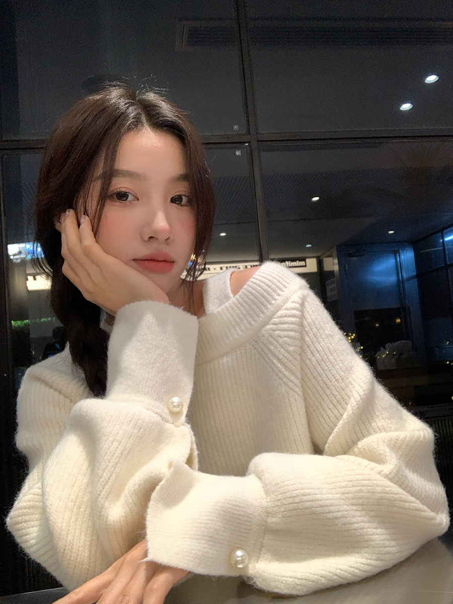 馨帮帮韩版单肩带设计感小众宽松慵懒上衣温柔气质露肩毛衣女春款