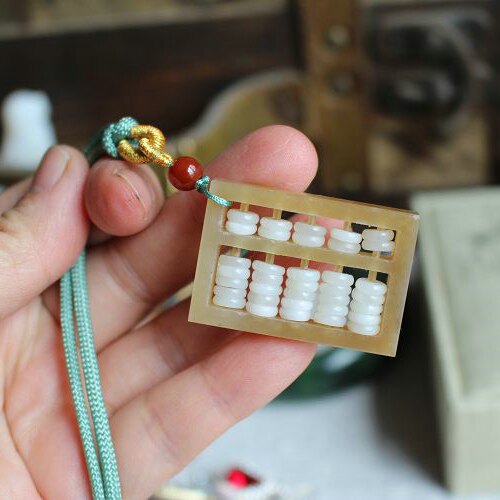 天然玉石保真和田糖料白玉手工雕刻算盘聪明伶俐项坠