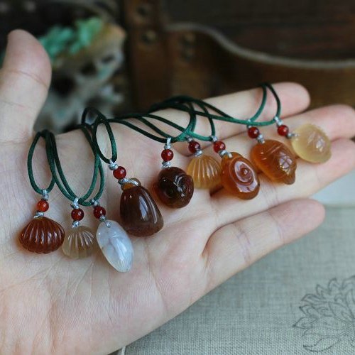 天然玉石保真阿拉善糖心玛瑙手工雕刻精品小雕件项链