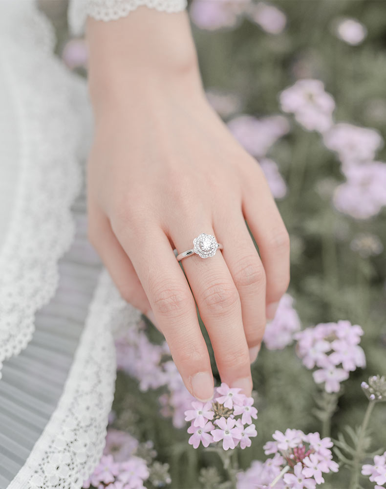 佐卡伊捧花18k金显钻钻石戒指女真钻正品群镶钻手饰