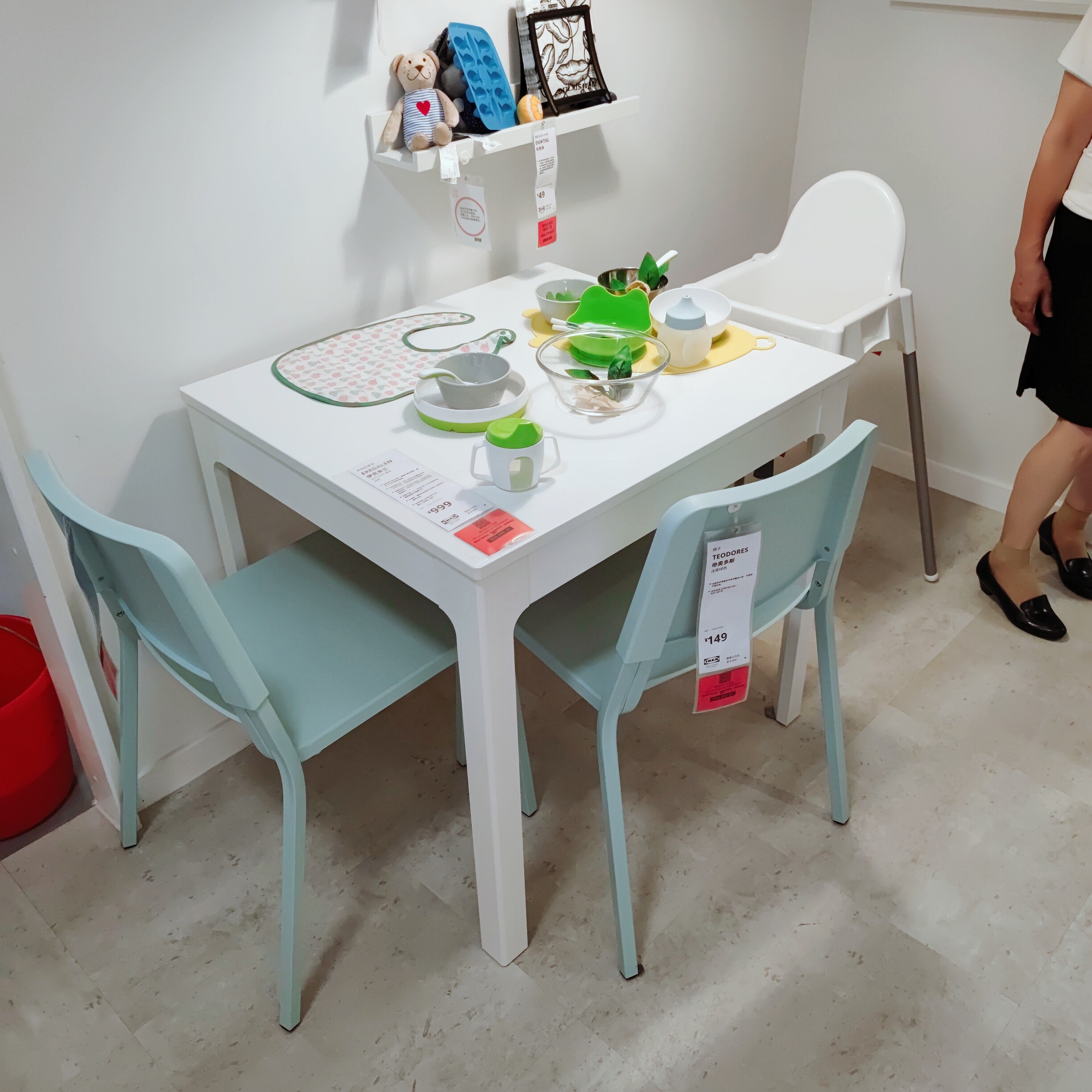 宜家新款简约现代伊克多兰伸缩型餐桌加长折叠实木餐桌