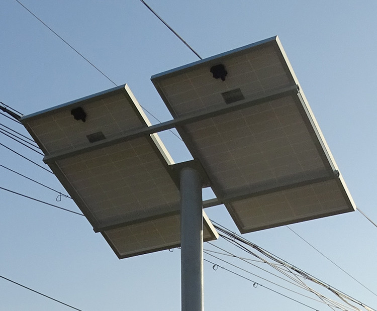 两块太阳能电池板光伏组件法兰式立杆柱子路灯杆光伏支架