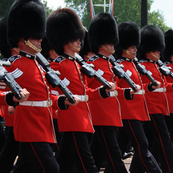 英国士兵礼服毛绒高脚警察游戏制服圣诞节卫兵民族服装