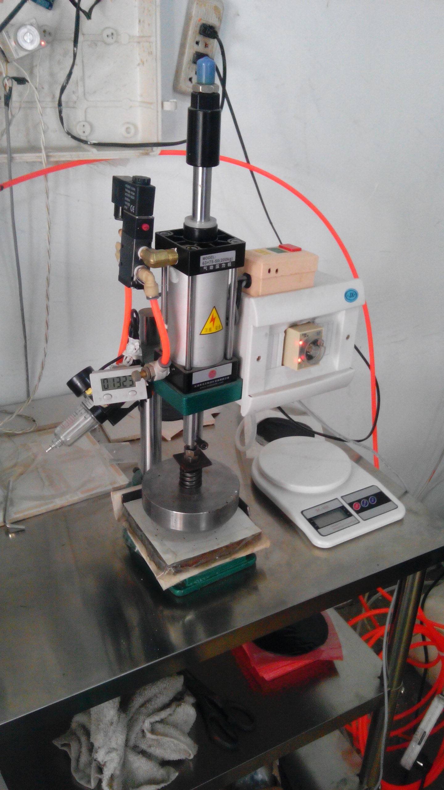 健一一生膏贴机圆形方形膏药模具压制成型机厂家护膝