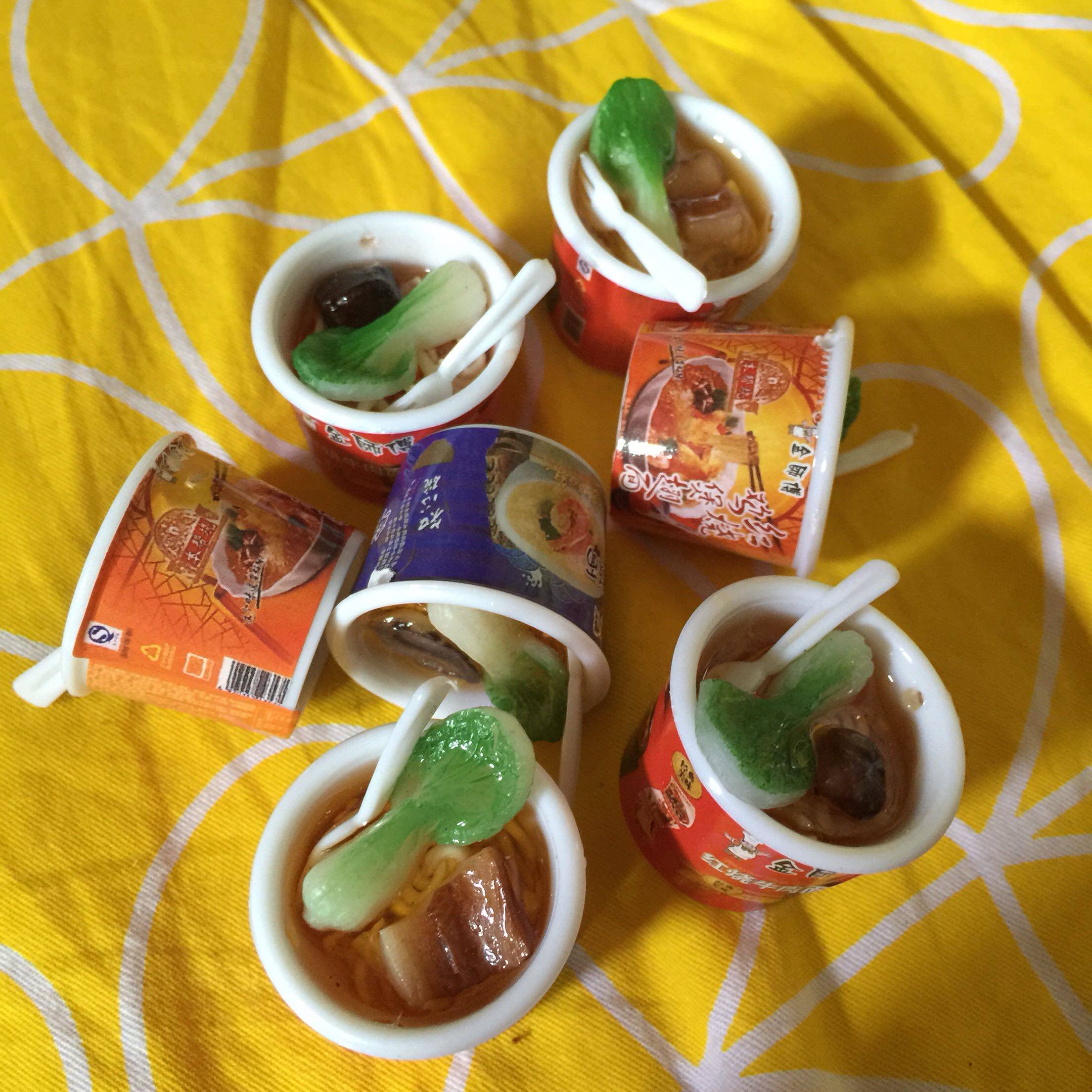 奇葩叔原创手工diy食玩仿真方便面桶泡面胸针冰箱贴头绳发