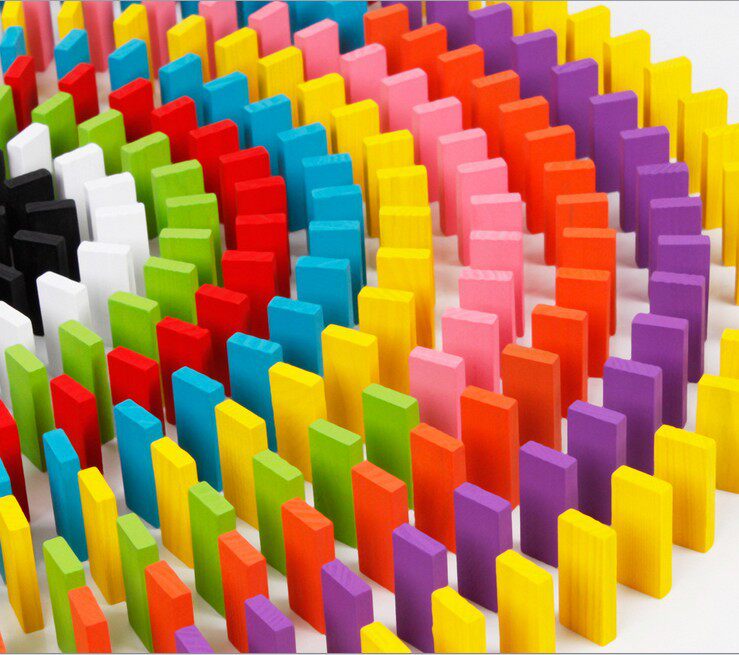 一送幼儿园多米诺骨牌大号100片10色儿童早教木制益智玩具多米诺骨牌