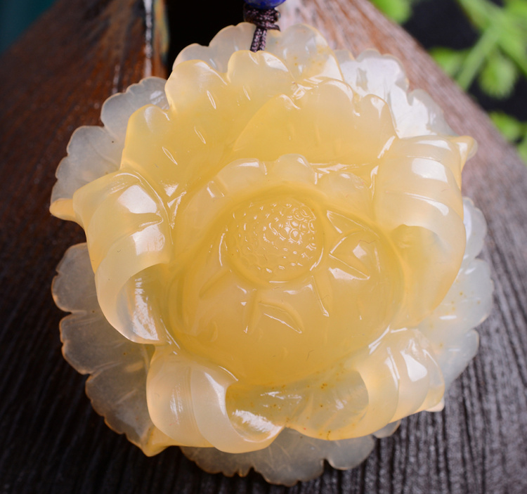 黄龙挂件玉石牡丹吊坠火焰红俏色金星水草男女项坠