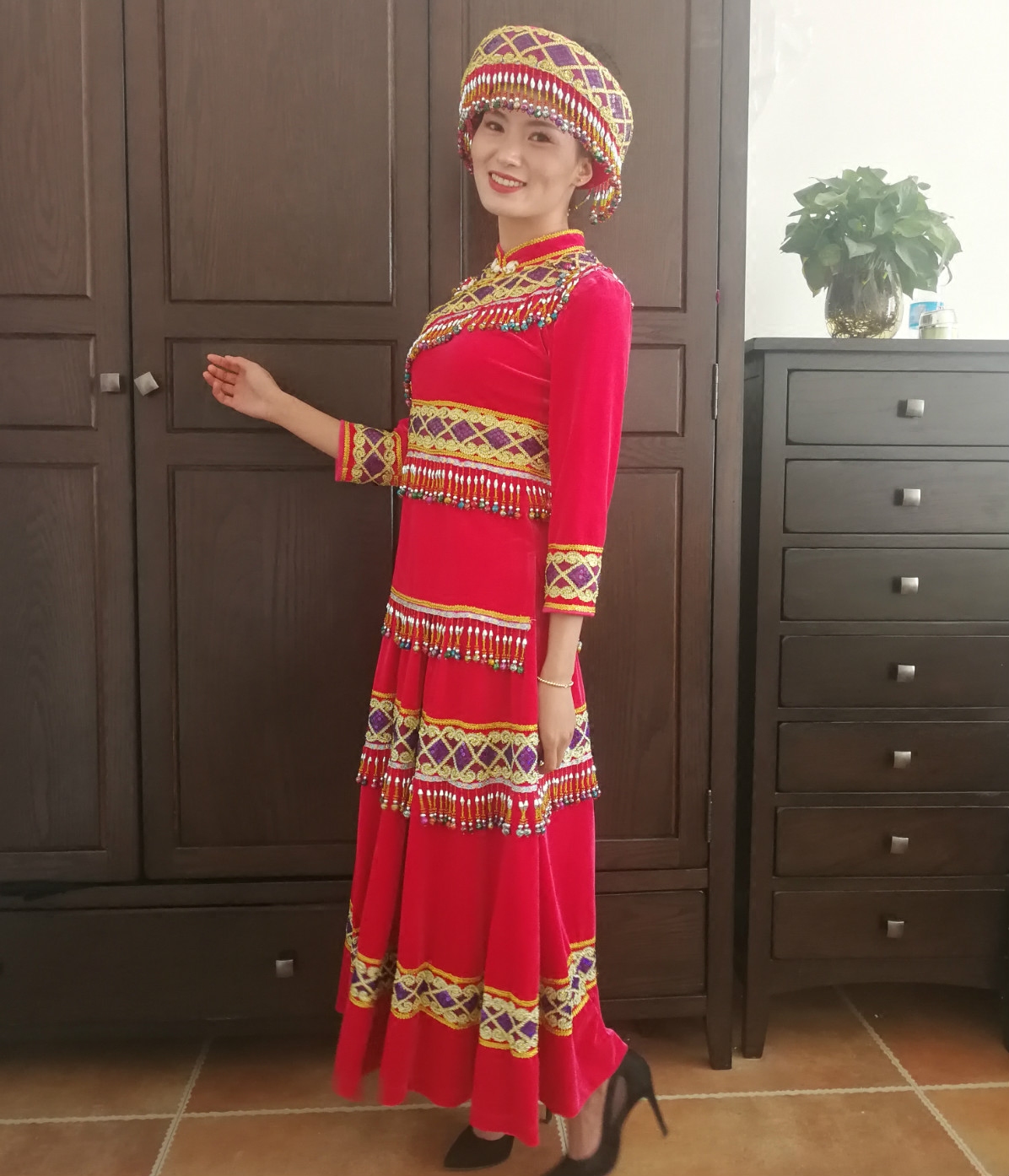 云南怒江傈僳族怒族婚礼礼服舞台表演服装流苏民族服装