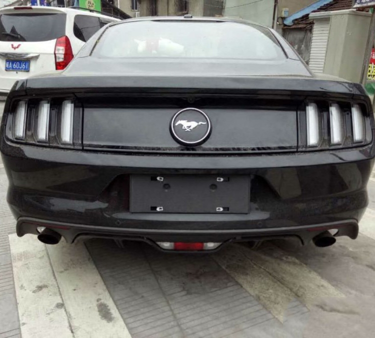 适用新交福特野马马前牌照mustang车牌托盘转换车牌架