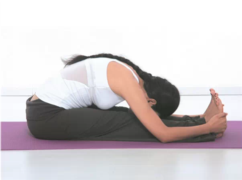 三,双腿背部伸展式