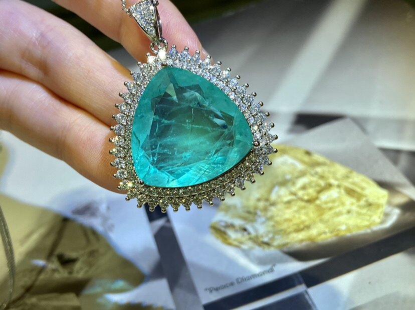 网红巴西帕拉伊巴碧玺吊坠颜色可随光线变化项坠