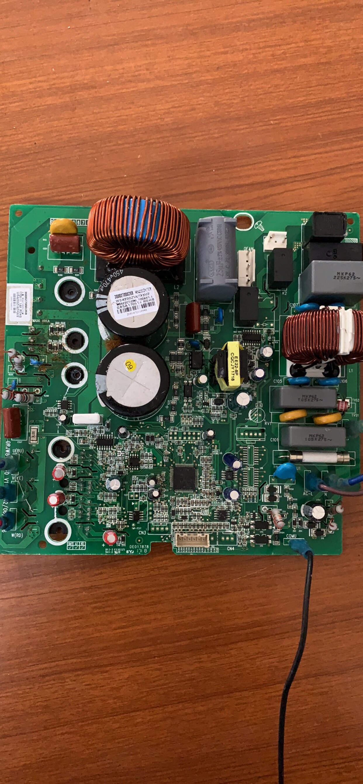 适用格力空调品悦主板w84230zhtem30002700036810000100869pcb电路板