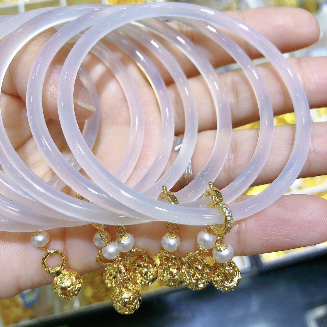 新款天然白玛瑙玛瑙手镯叮当珍珠宫铃七夕节礼物手镯